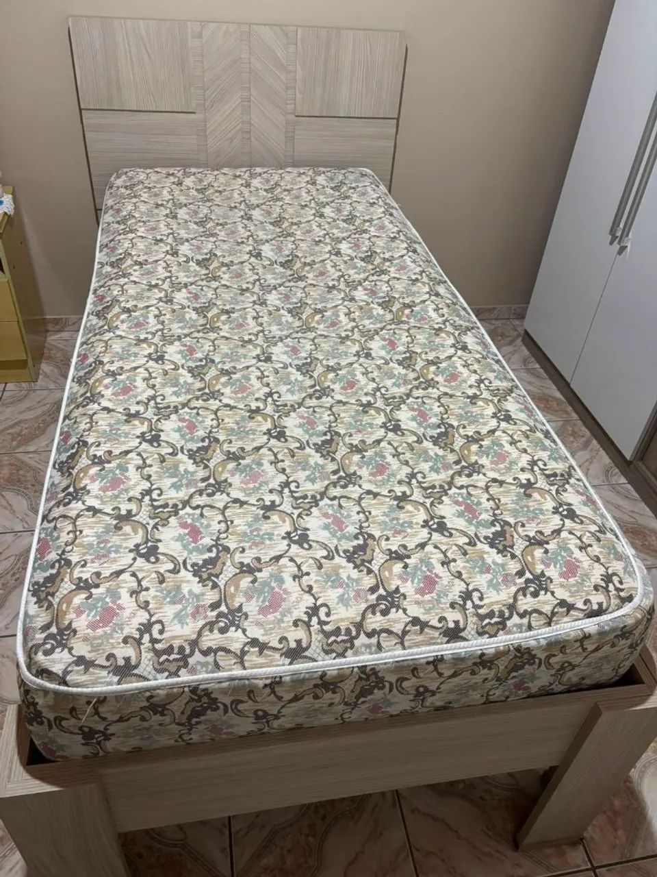 Vendo cama e colchão em ótimo estado de conservação, cama toda em MDF. - Foto 2