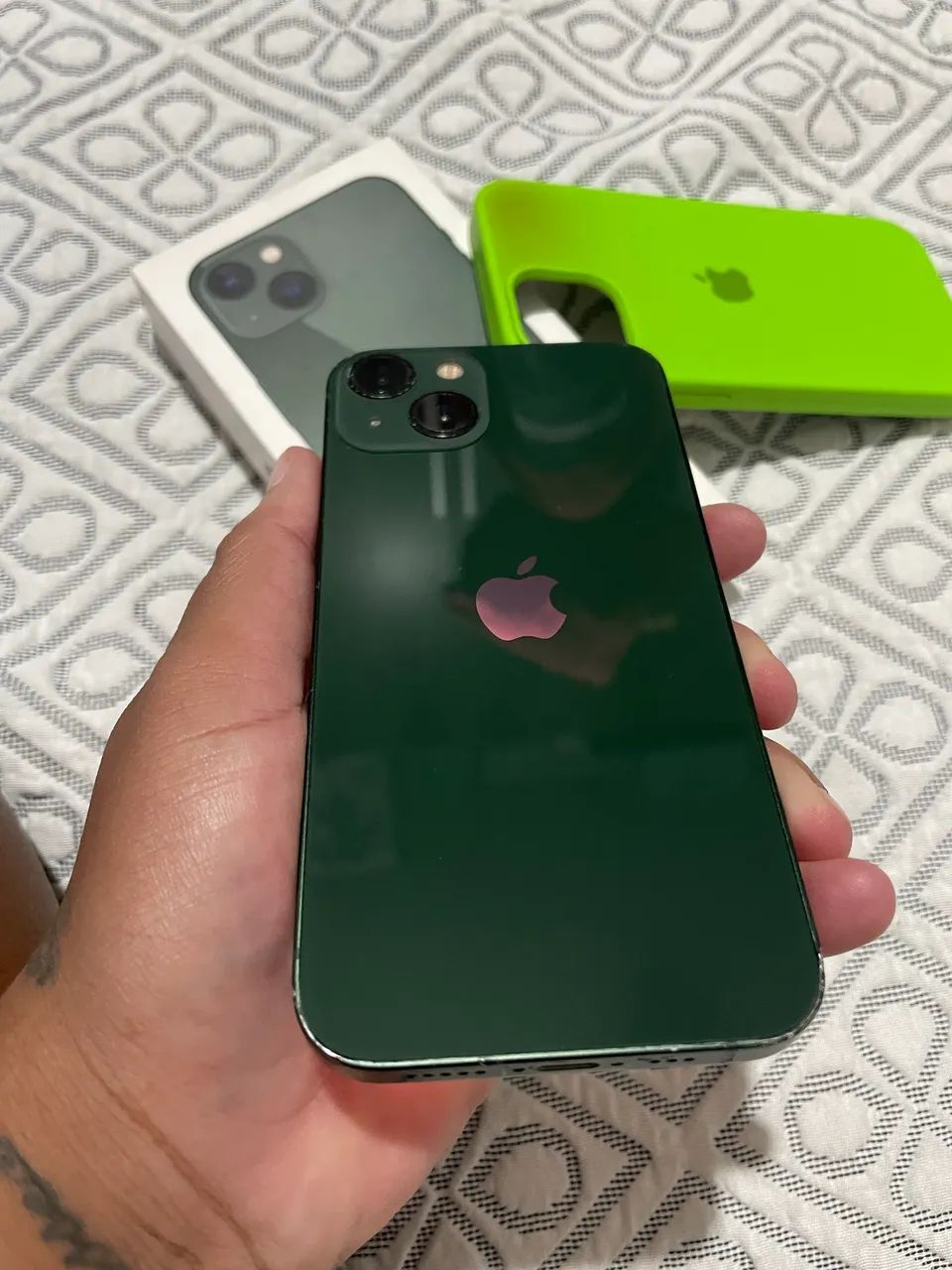 iPhone 13 verde - 128gb / leia  - Foto 4