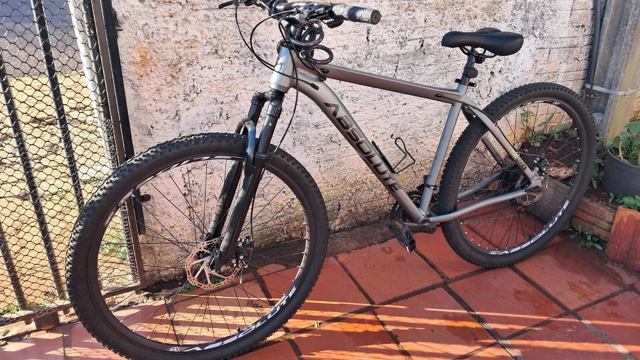 Vendo bicicleta absolute aro 29 em ótimo estado  - Foto 4