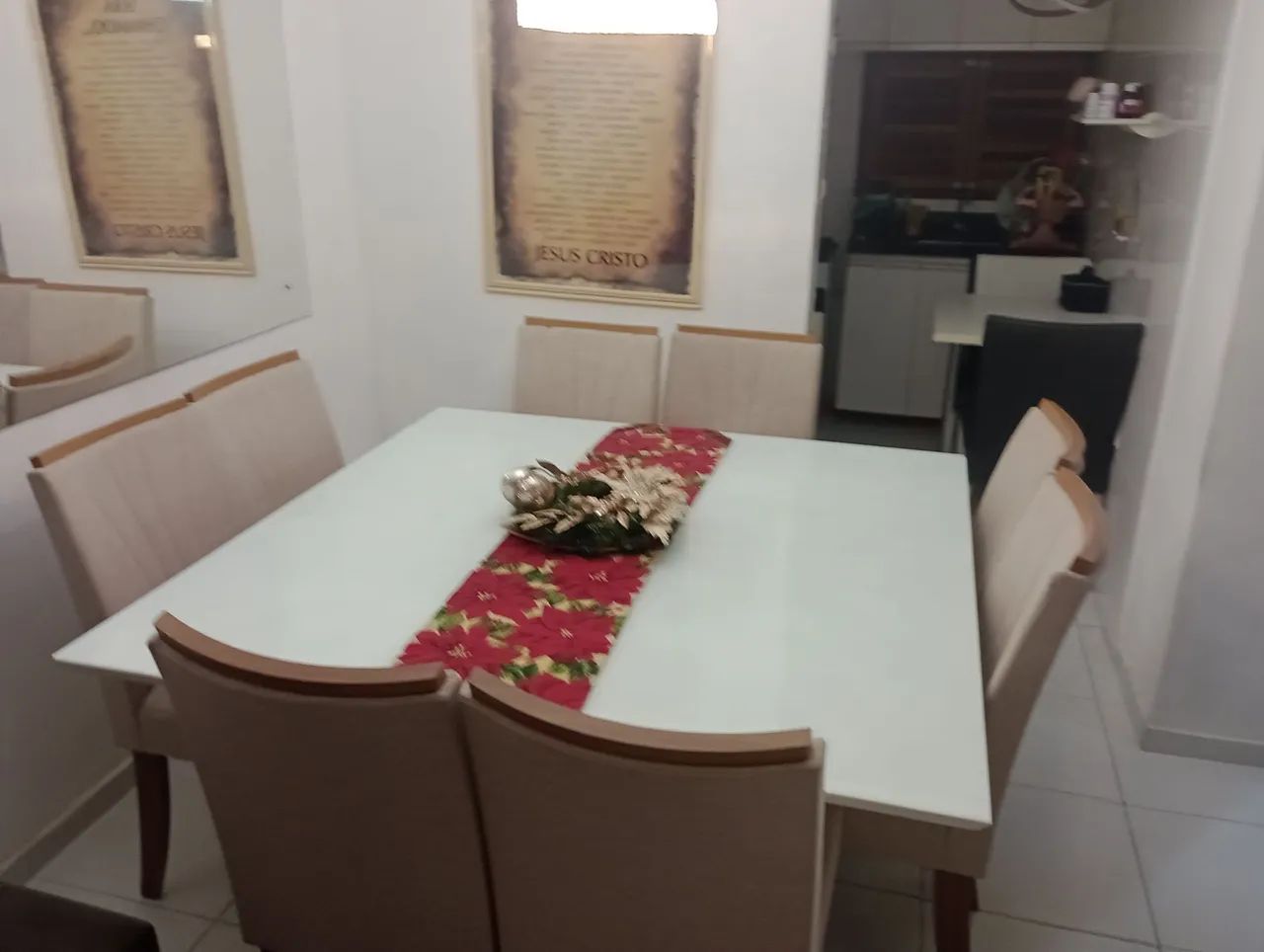 Mesa laqueada com 8 cadeiras em linho - Foto 4