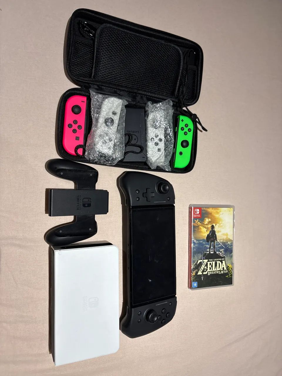 Nintendo Switch OLED + Zelda breath of the wild + Joypad + 4 Joycons