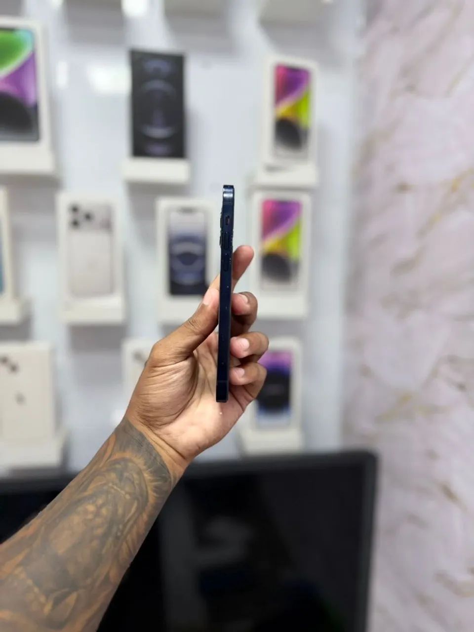 IPHONE 12 256GB<br>R$ 1.799,00 PRETO - Foto 4