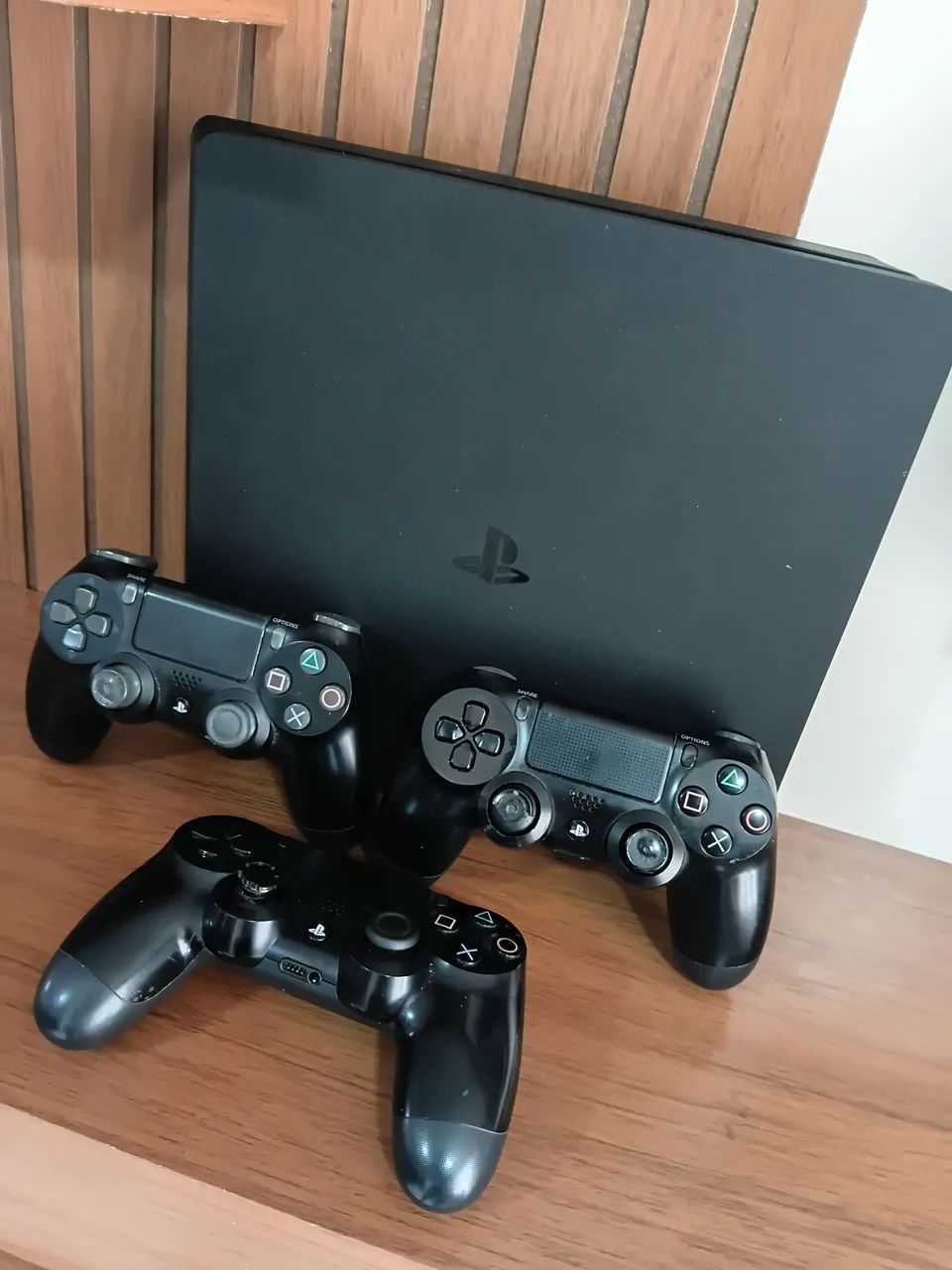 PS4 SLIM COM 3 CONTROLES 