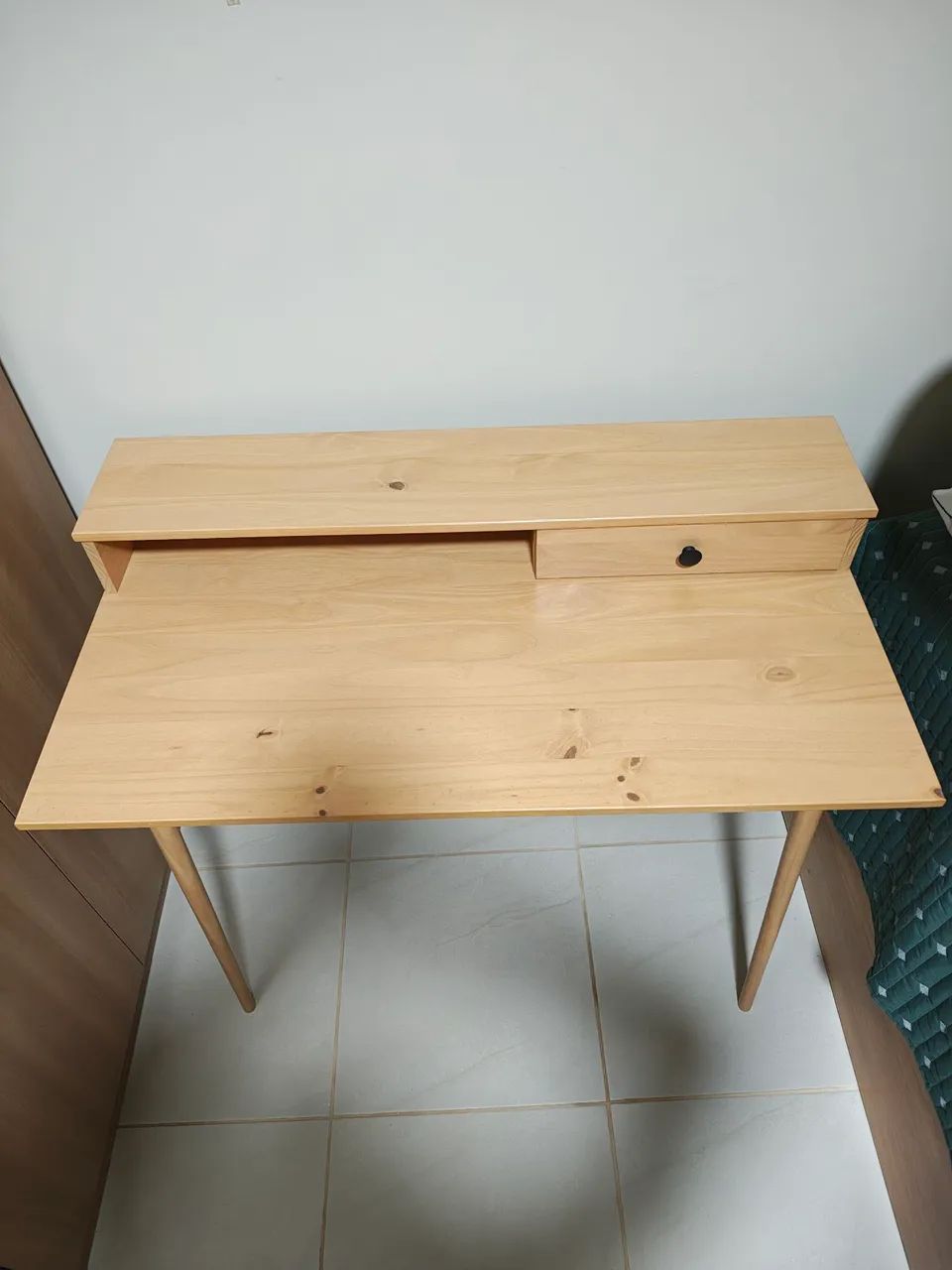 Mesa escrivaninha de madeira maciça  - Foto 2