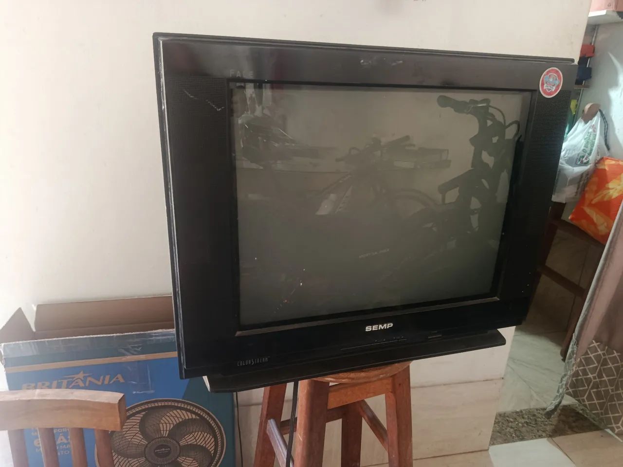 Tv antiga funcionando perfeitamente 
