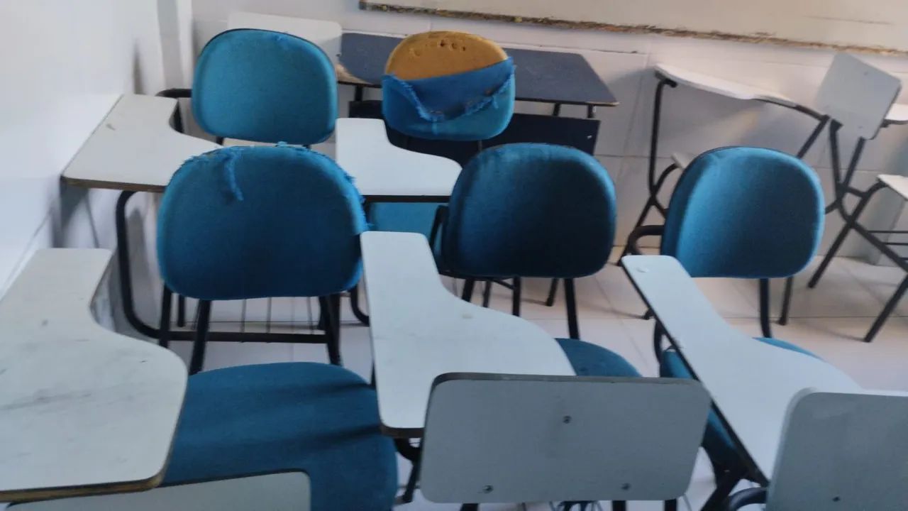 School desks in various sizes435654145952327683