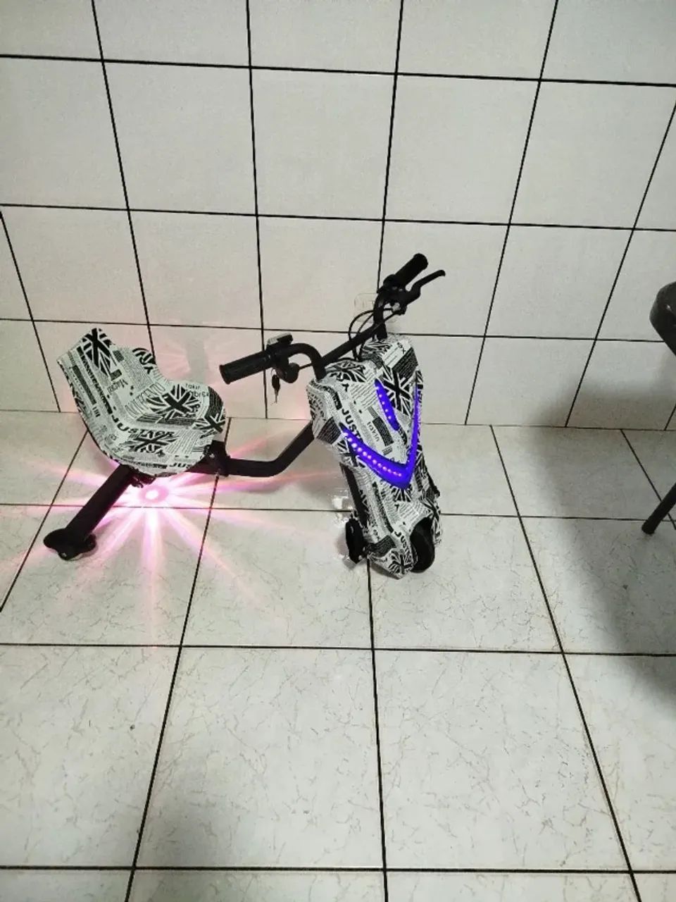 TRICICLO DRIFTING SCOOTER 8 POLEGADAS