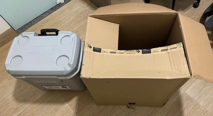 Caixa Térmica com Rodas 61,5L Silver Ash Coleman