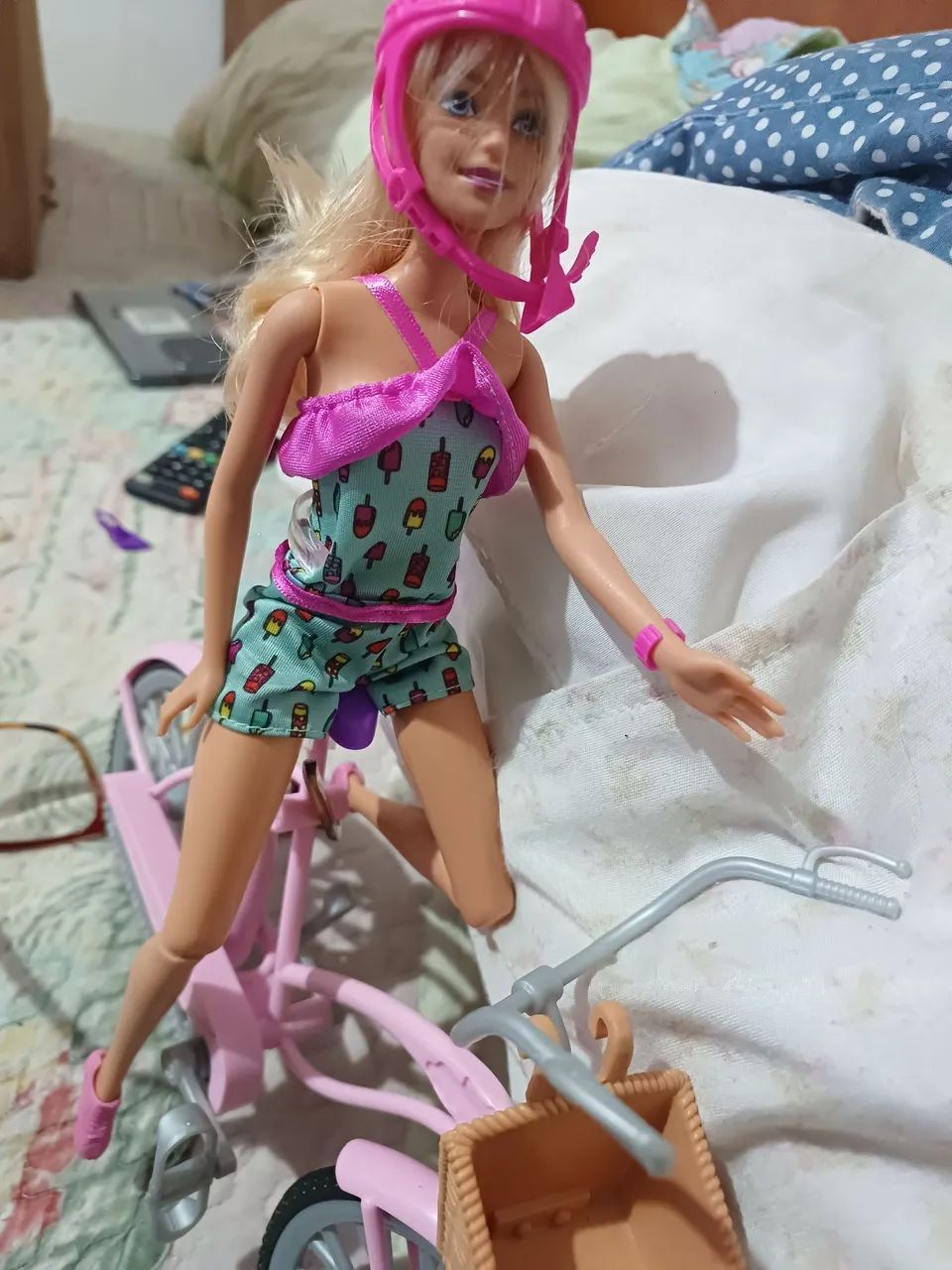 Boneca barbie  ciclista Mattel.  - Foto 3