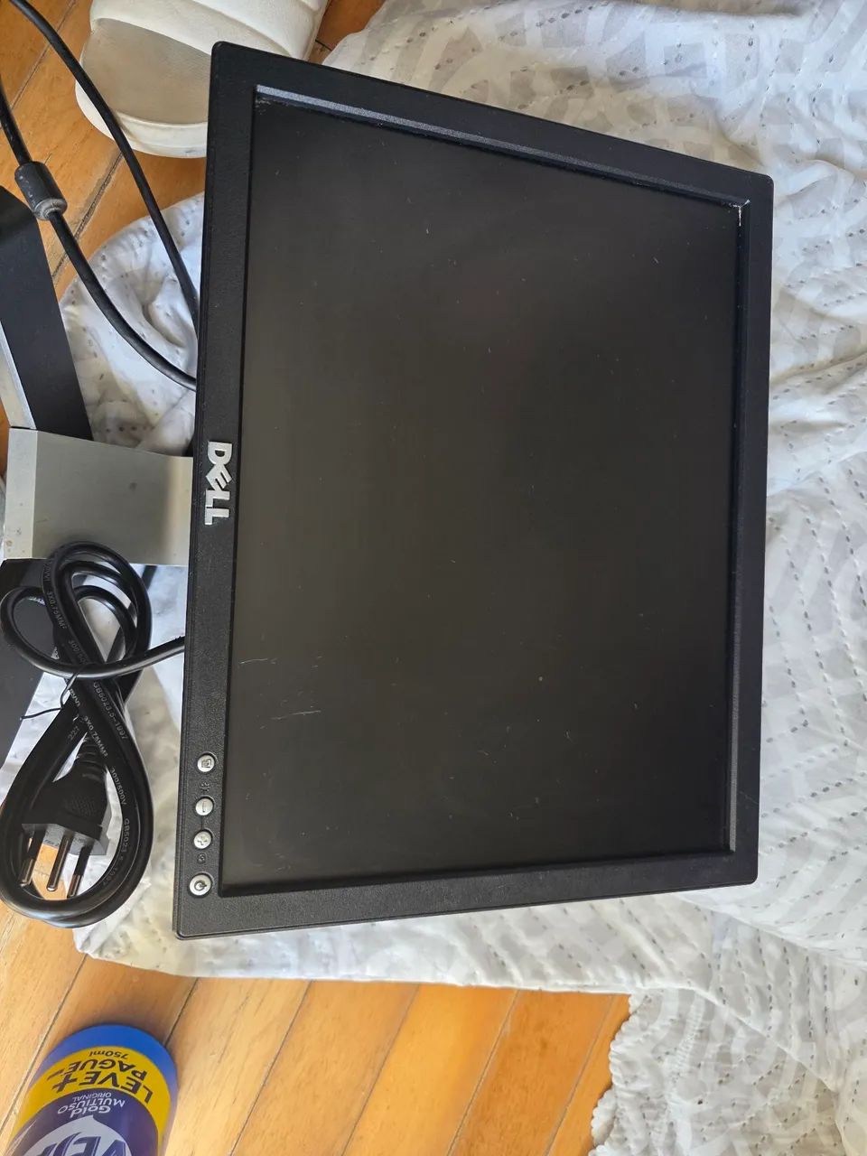 monitor LCD de computador da marca Dell.