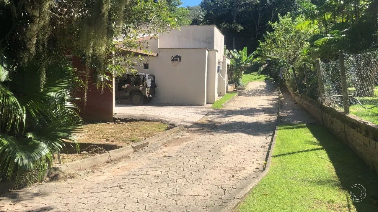 Terreno de 5600m² no bairro Sambaqui - Foto 4