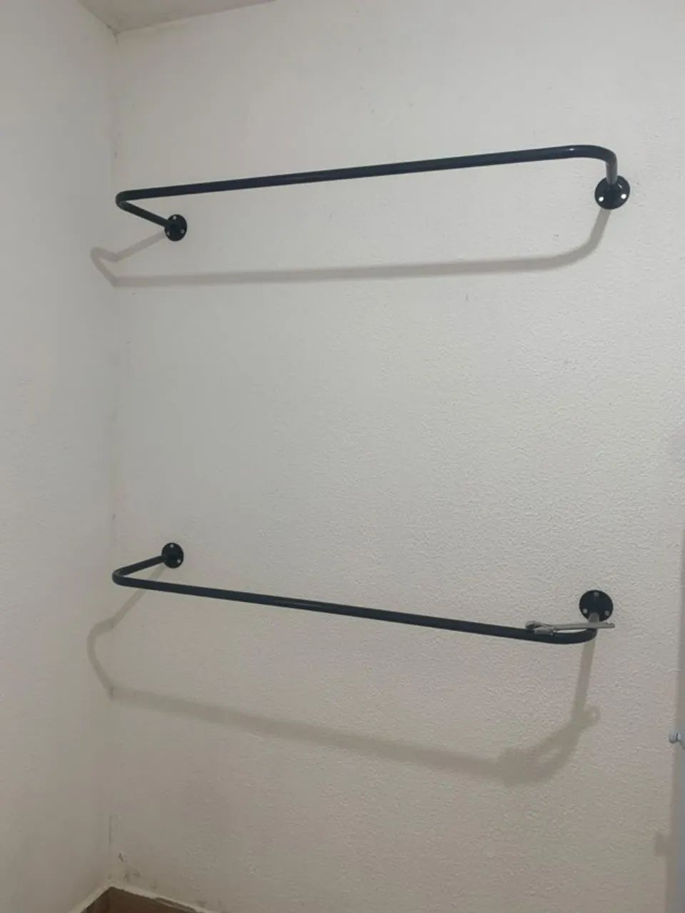 Três araras de parede