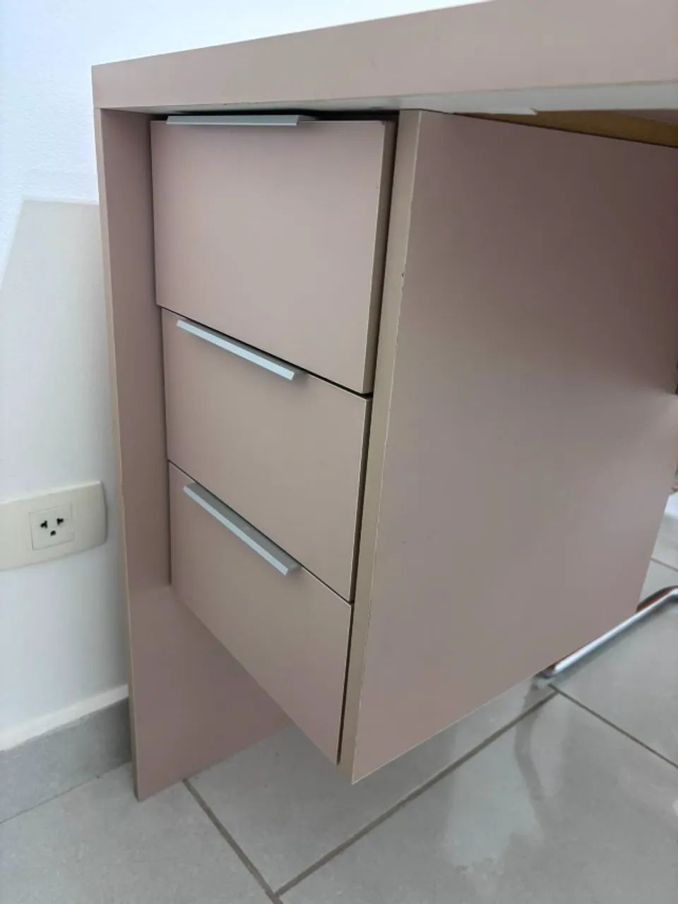 Mesa para Consultório/Escritório MDF 1,20m com Gaveteiro - Excelente Estado - Foto 2