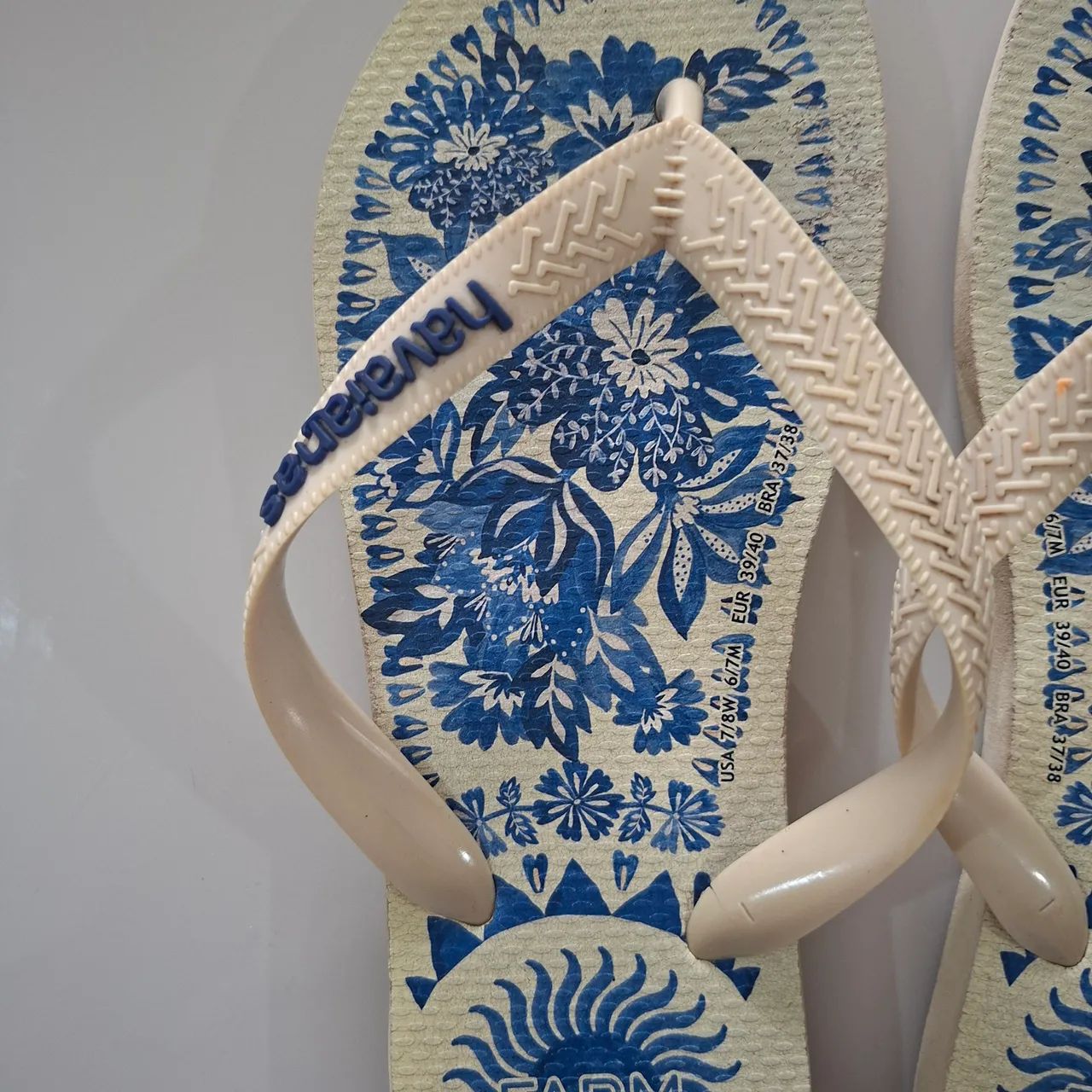Chinelo FARM Azulejos Branco e Azul 37/38 - Foto 3