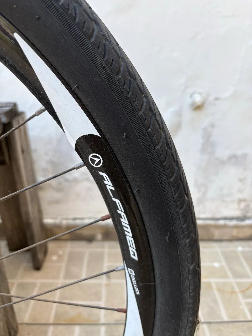 Vendo Bicicleta aro 21, 21 marcha freios a disco e amortecedor. - Foto 5