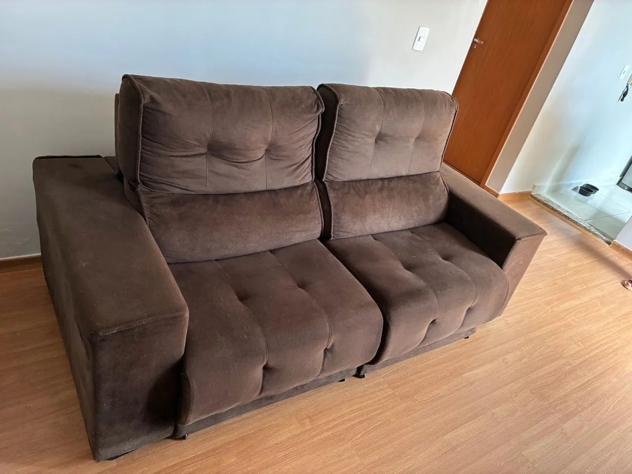? Vendo sofá retrátil seminovo + 2 banquetas! - Foto 2