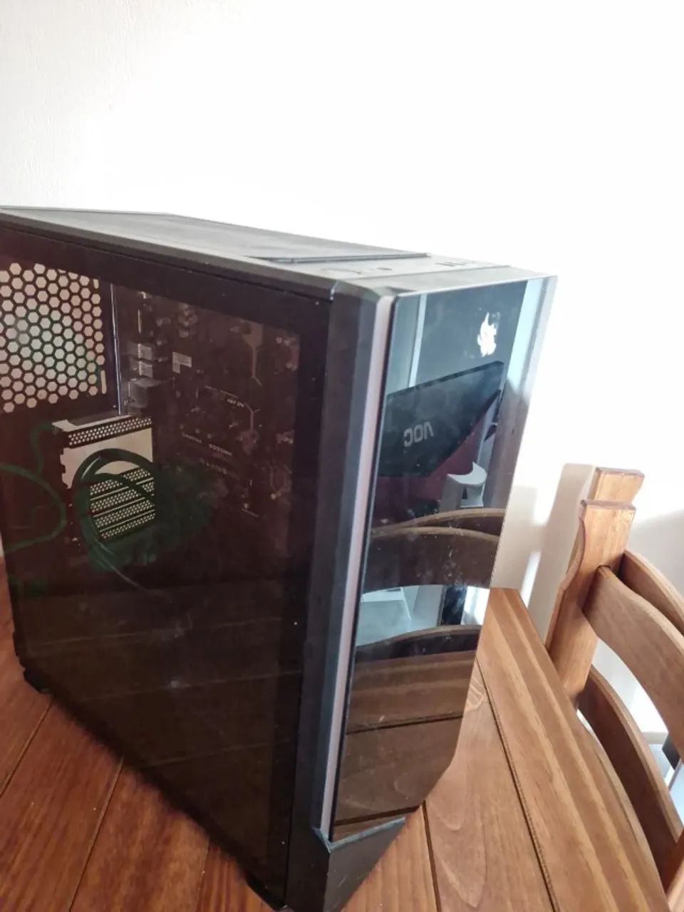 Gabinete Gamer acompanha fonte e placa mãe (sem processador)