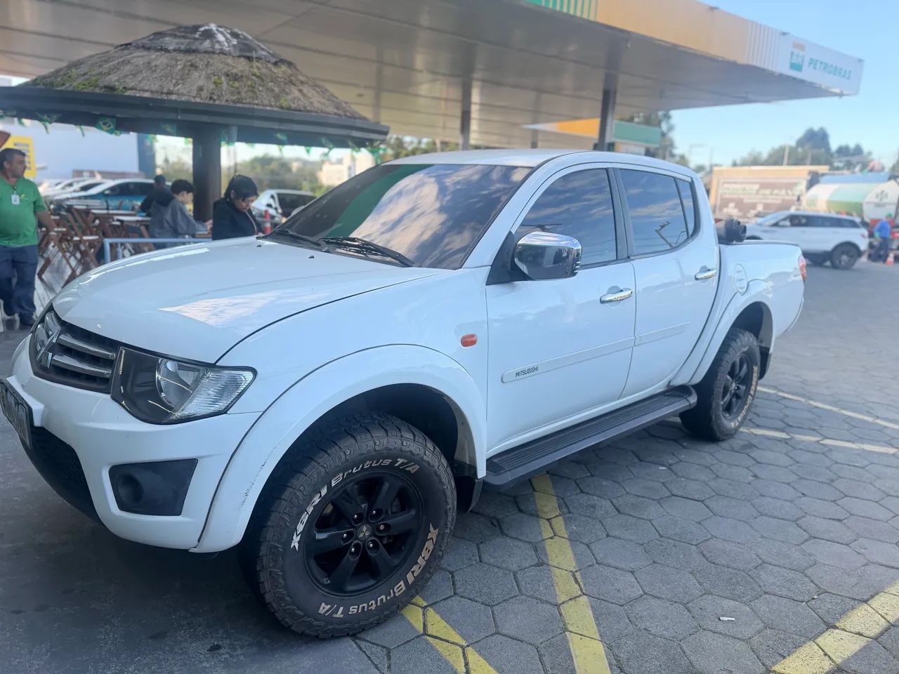 Mitsubishi L200 Triton HLS 2.4 Flex 16V CD Mec. 2015 - Foto 2