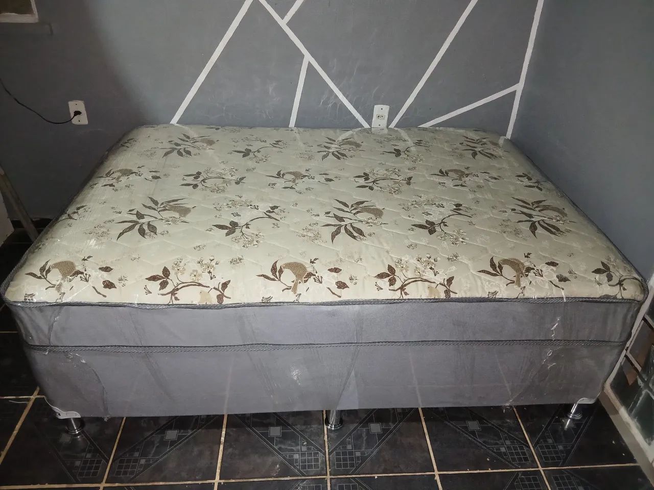 CAMA NOVA DE CASAL DE MOLAS E ESPUMA BEM CONFORTAVEL ALTA - Foto 3