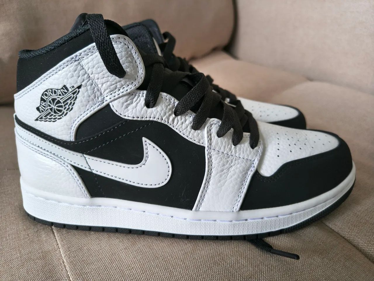 VENDO TÊNIS ORIGINAL NIKE AIR JORDAN 1 MID "TUXEDO"