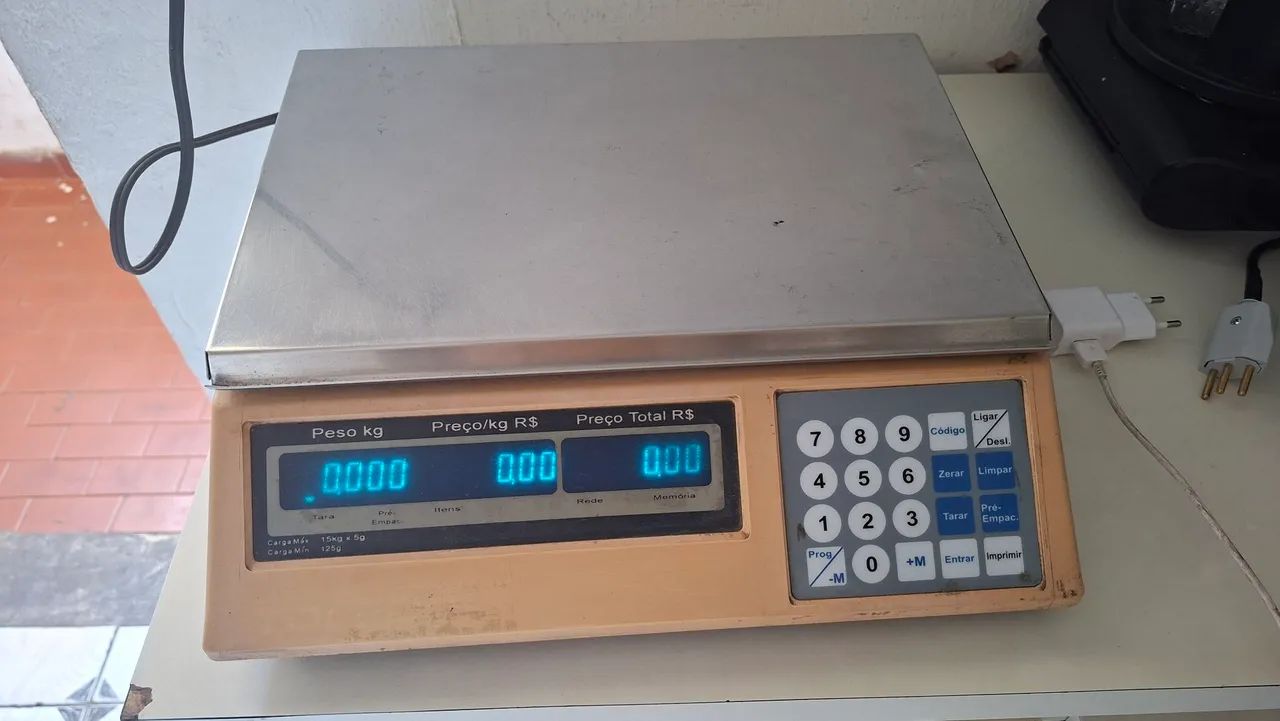 Mesa de inox e balança comercial - Foto 3