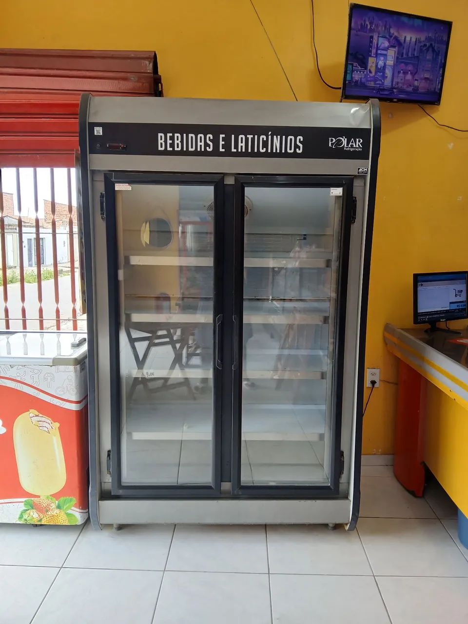 Geladeira expositora 2 portas.