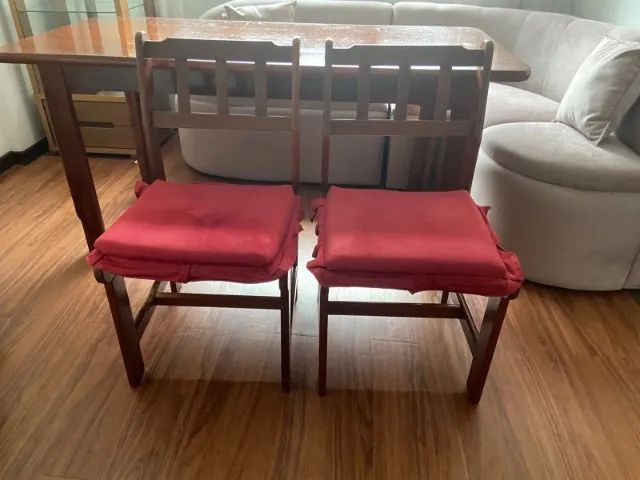 Rectangular dining table with 6 chairs.466451204398141443