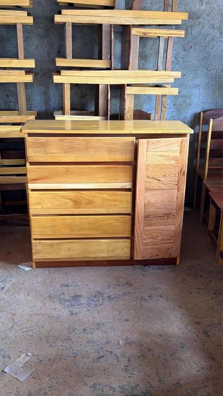 Cômoda com 05 gavetas e sapateira 