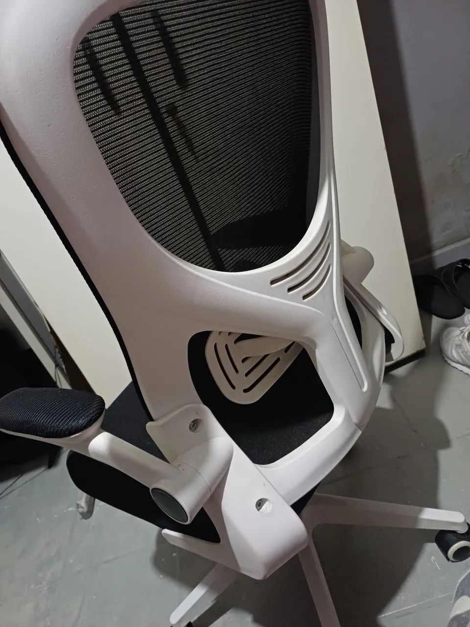 Cadeira ergonômica branca