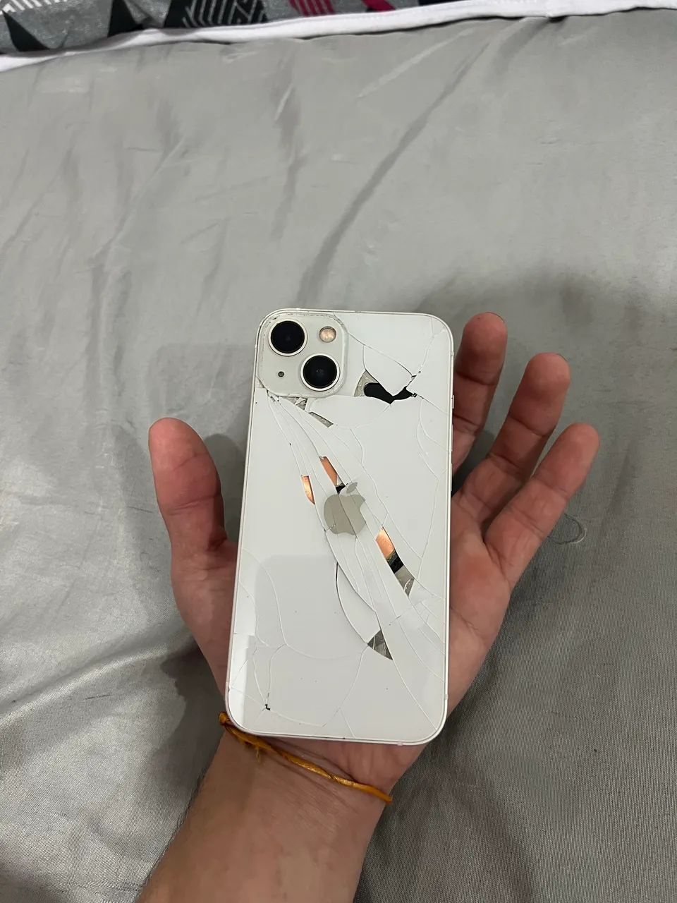 iPhone 13 danificado 