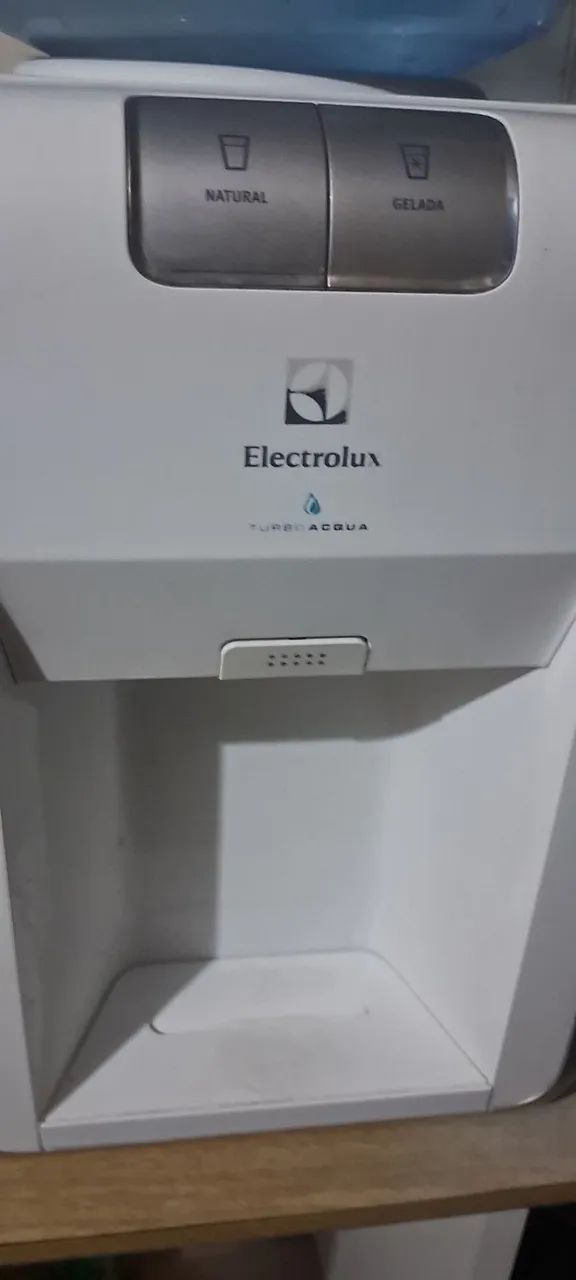 GELÁGUA ELETROLUX SEMI NOVO
