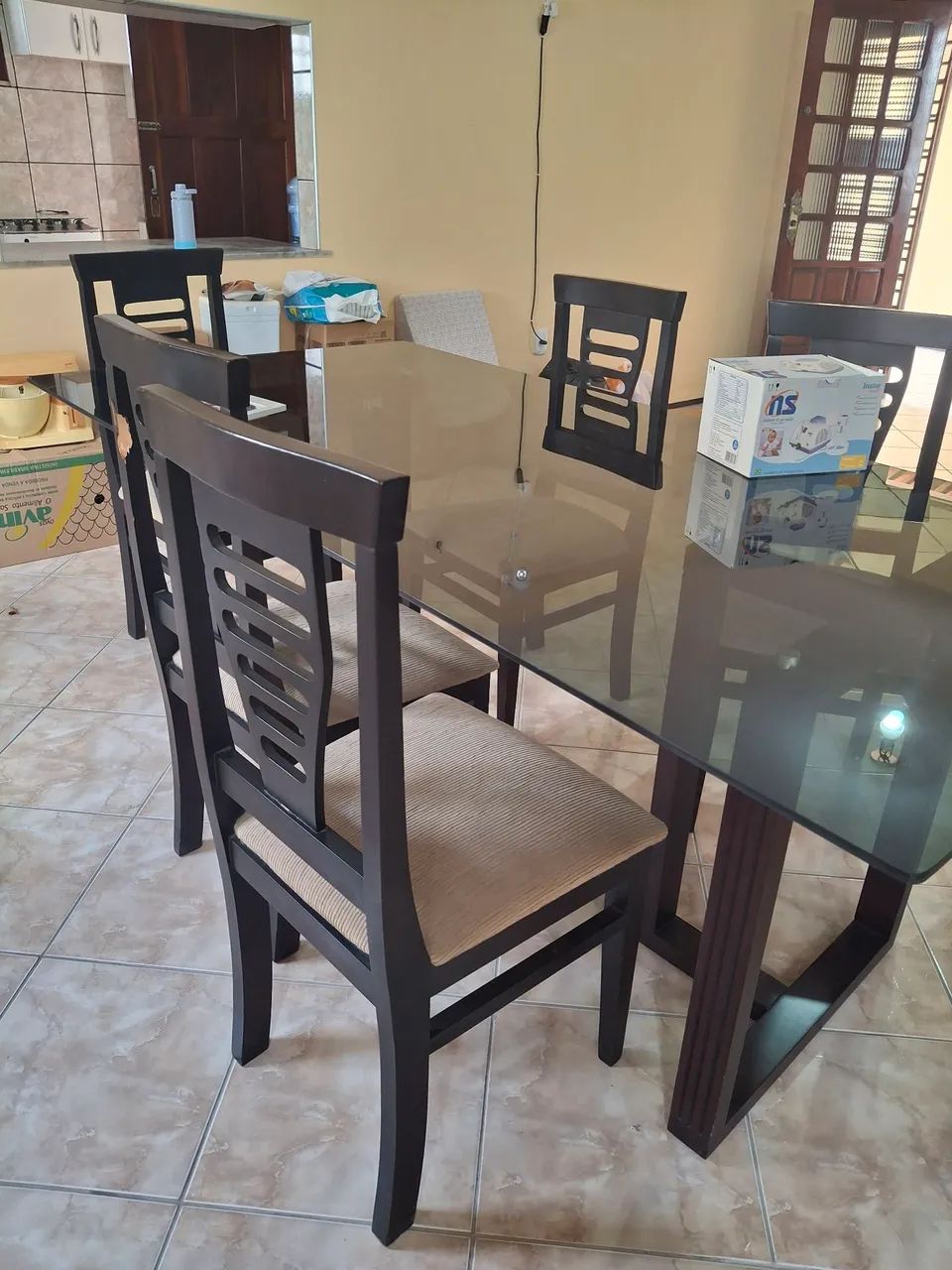 Mesa tampo de vidro com 6 cadeiras  - Foto 2