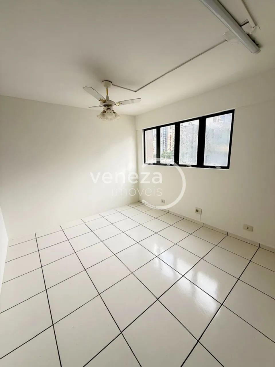 Sala para alugar no Ed. Empresarial Center, Centro de Londrina Pr - Foto 2