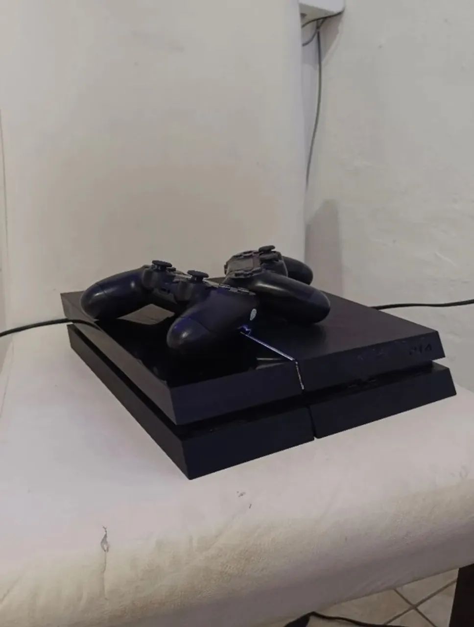 Ps4 com 8 jogos e 2 controles  - Foto 2