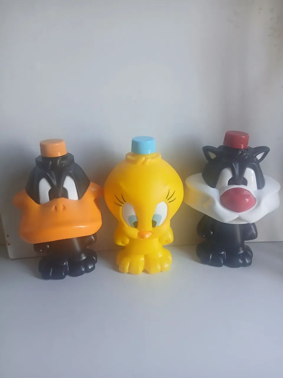 Garrafas decorativas dos Looney tunes do Giraffas 