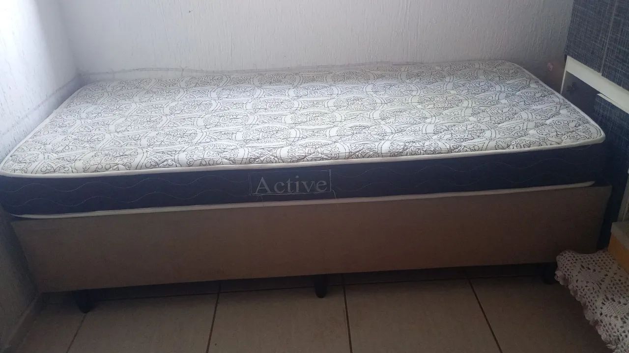 Cama de solteiro semi nova com 3 meses de uso 