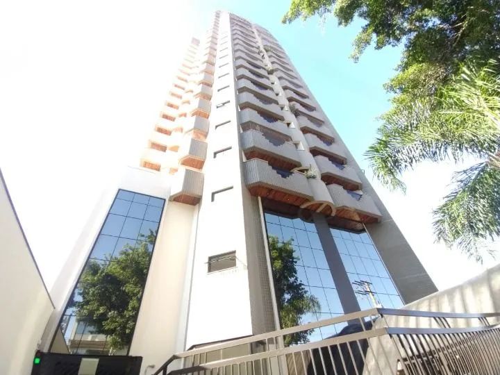 Apartamento à venda no Edifício Luiz Pessuti ? Amplitude, privacidade e excelente localiza