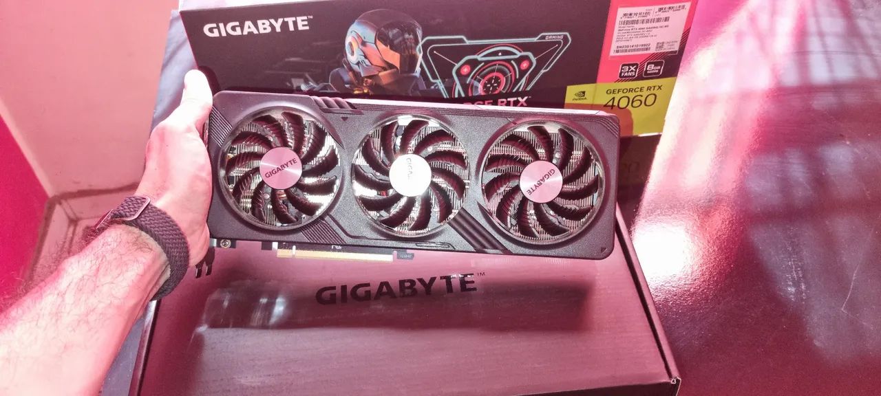 4060 8GB Gigabyte Triple Fan  - Foto 2