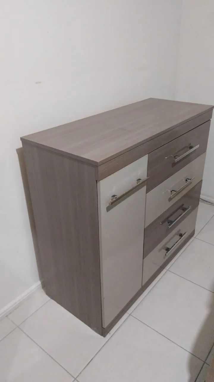 Comoda 4 gavetas + 1 porta
