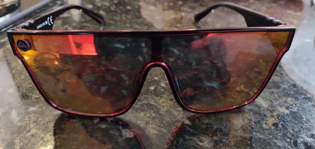 Óculos de sol Quiksilver lentes espelhadas em vermelho