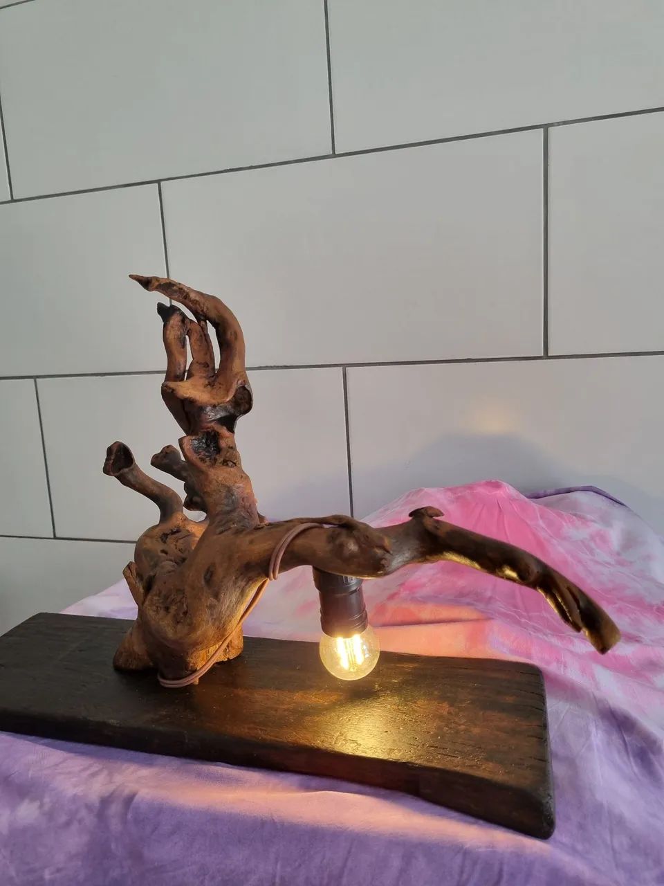 Luminária escultura em madeira  - Foto 5