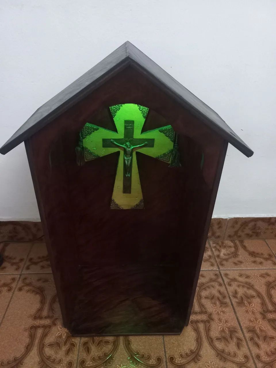 ANTIGO ORATÓRIO CAPELA MADEIRA COM ILUMINAÇÃO 