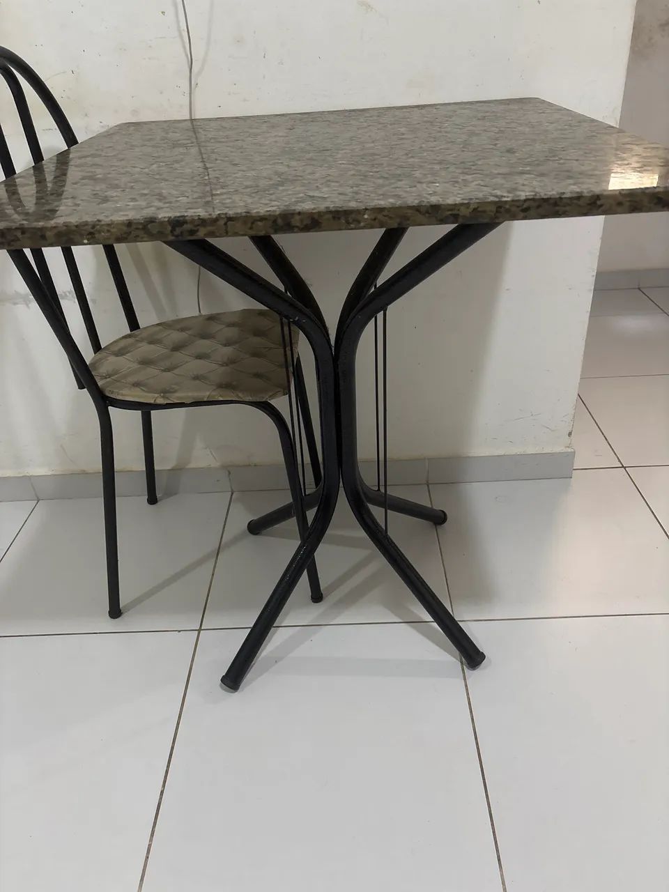 Mesa com 4 cadeiras  - Foto 3