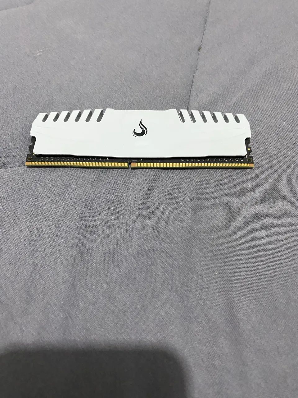 ? Memória RAM 8GB 3200MHz Rise Mode - praticamente nova!415076829805957121