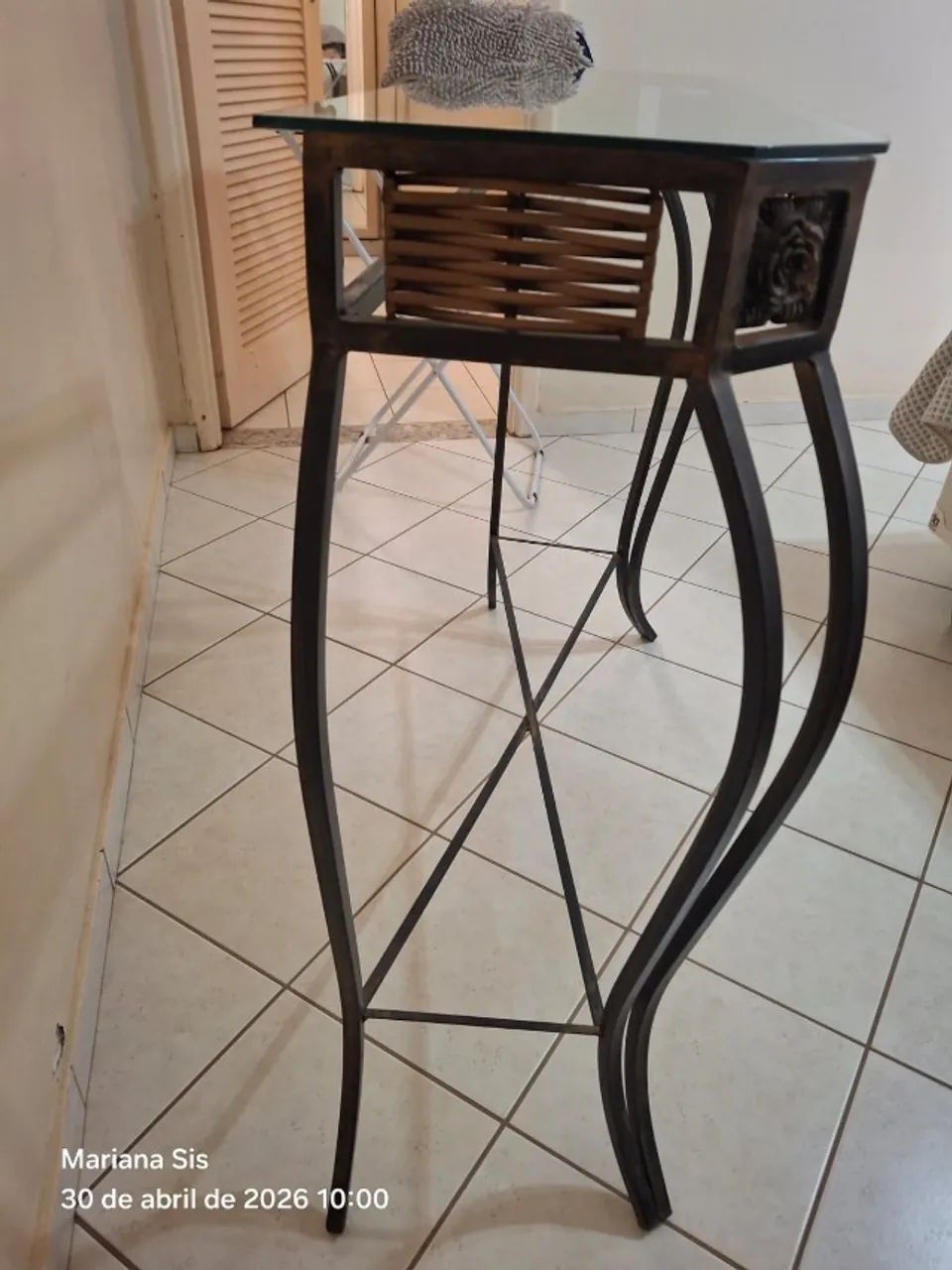 MESA DE FERRO COM 6 CADEIRAS E APARADOR DE FERRO. - Foto 4