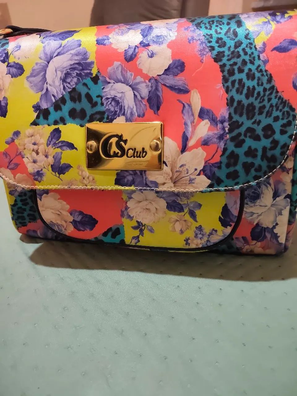 Vende-se bolsa da CS