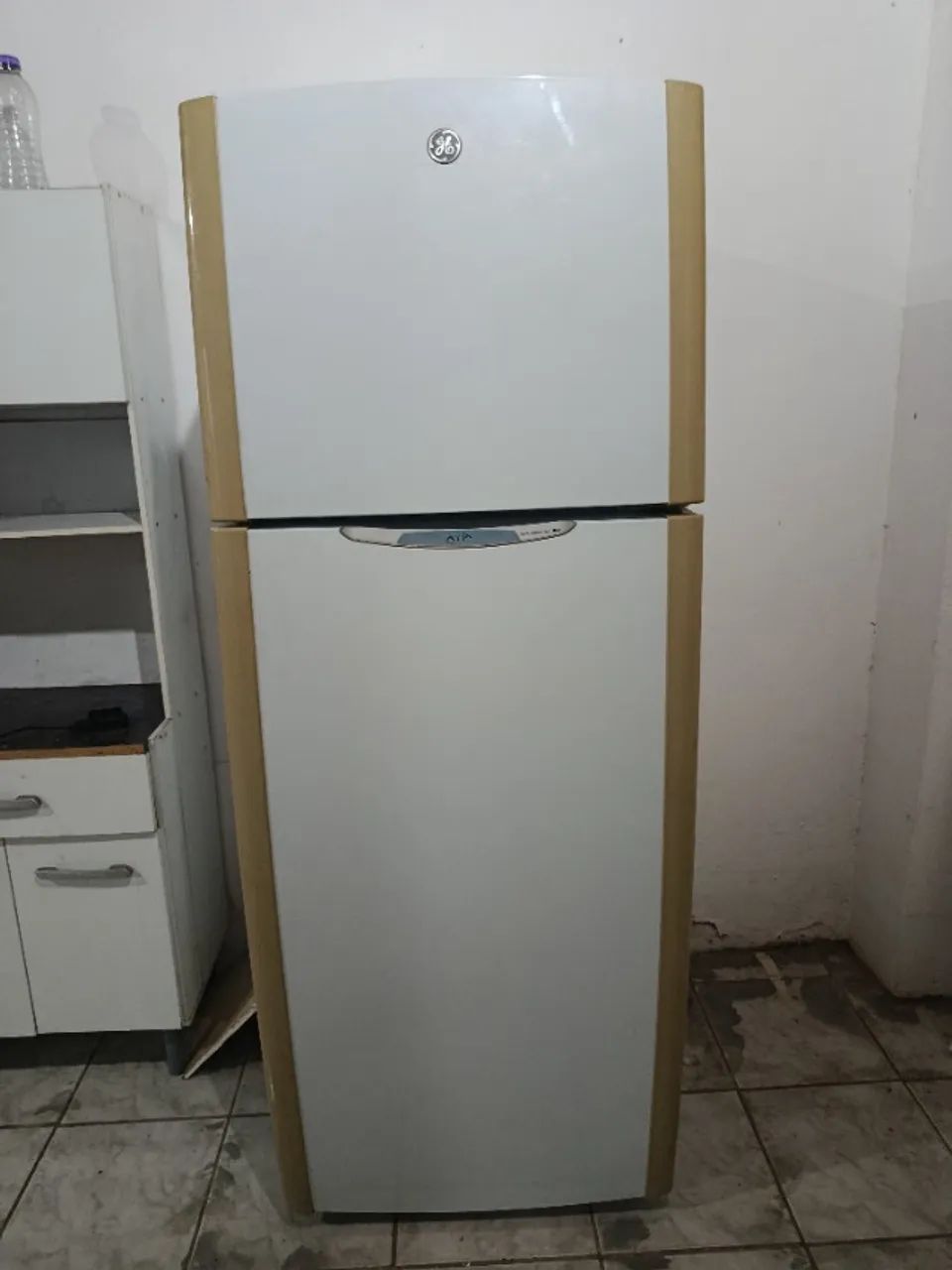 Geladeira em ótimo estado. Pra sair logo!