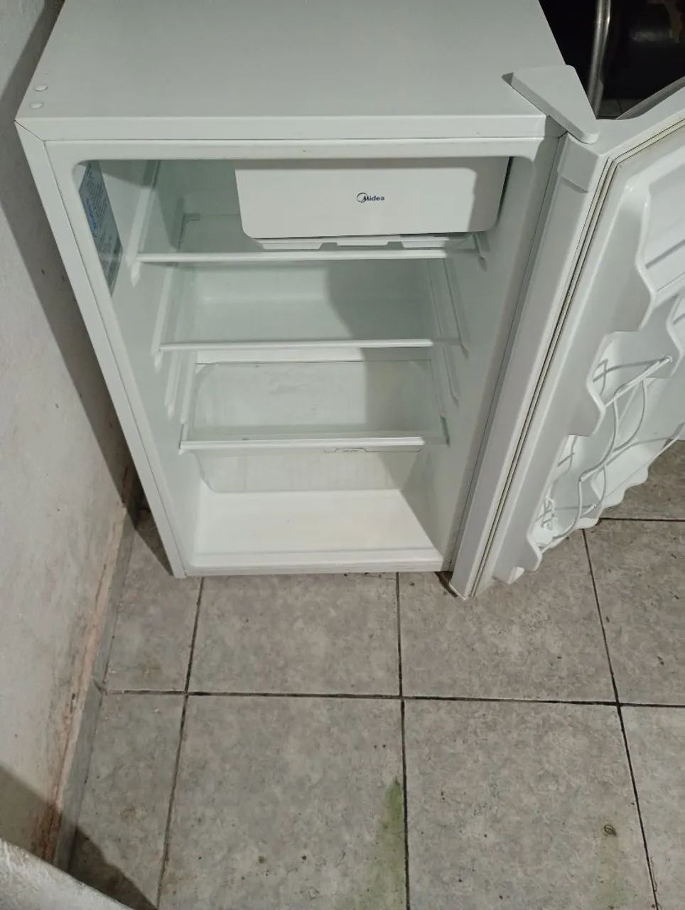 Vendo frigobar Midea  - Foto 2