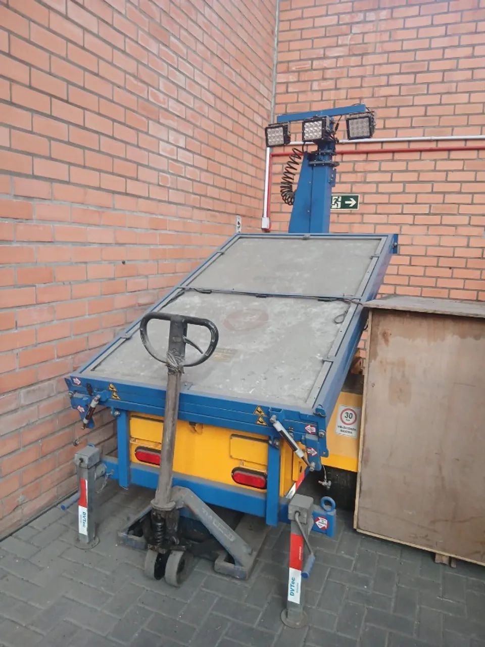Torre de Iluminaçao tild300gs