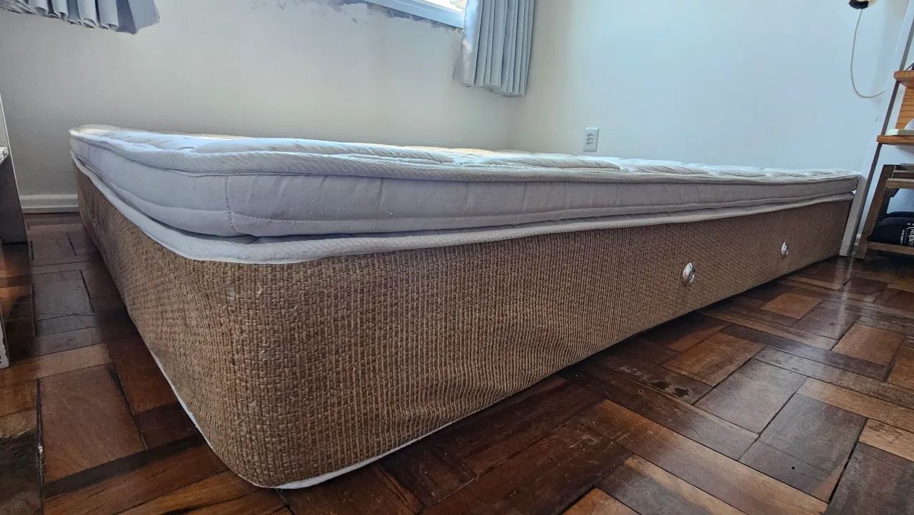 COLCHÃO QUEEM SIZE - 250,00